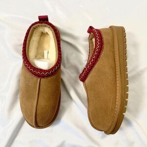 NIB Evellyhoodt Tan Brown Suede Red Accent Platform Clogs US 7.5